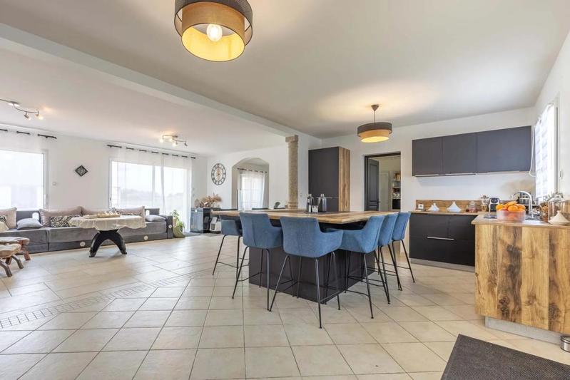 Maison - 174 m² - 8 pièces