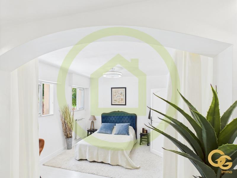 Maison - 233 m² - 7 pièces