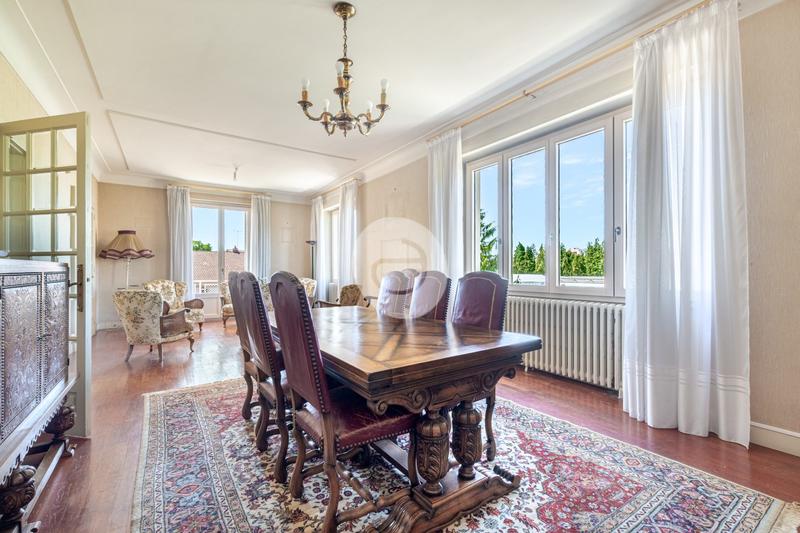 Maison - 187 m² - 8 pièces