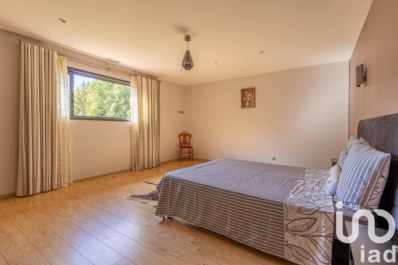 Maison - 640 m² - 12 pièces