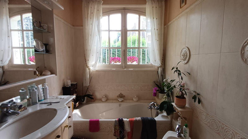 Maison - 210 m² - 6 pièces