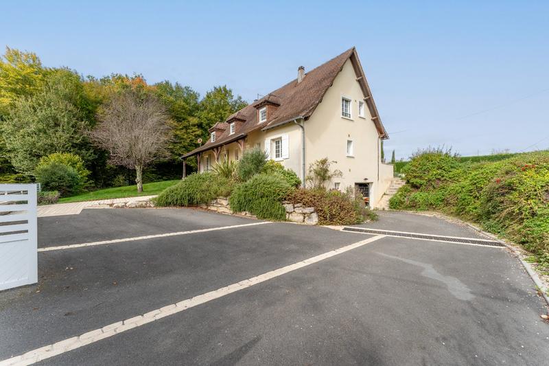 Maison - 181 m² - 7 pièces