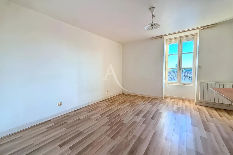 Maison - 229 m² - 9 pièces