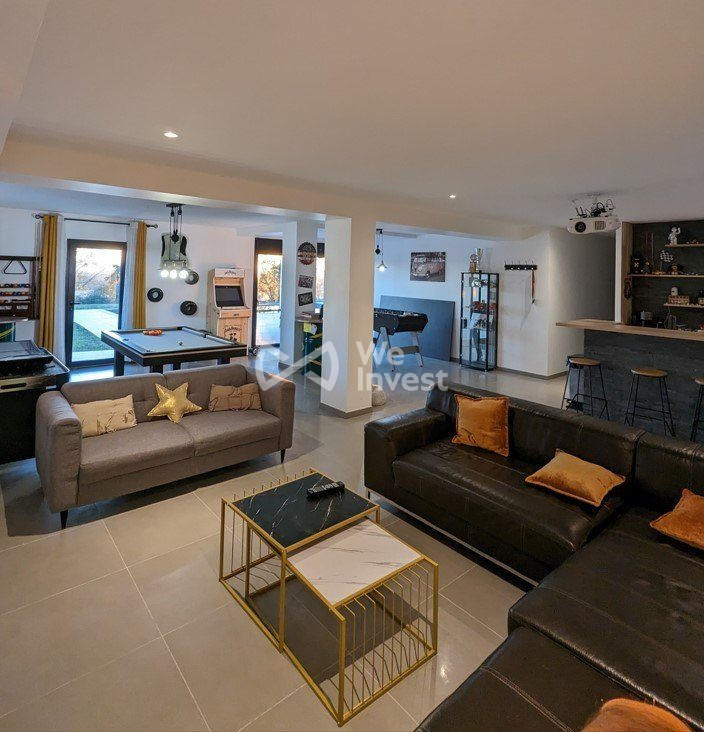 Maison - 260 m² - 6 pièces