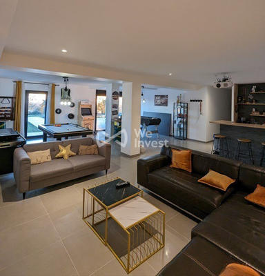 Maison - 260 m² - 6 pièces