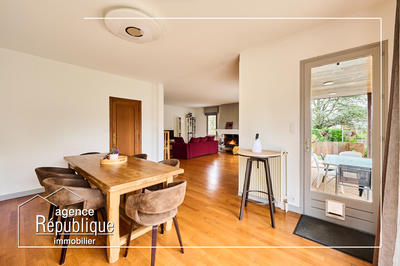 Maison - 220 m² - 6 pièces