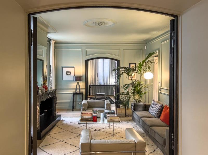 Appartement bourgeois - 231 m² - 10 pièces