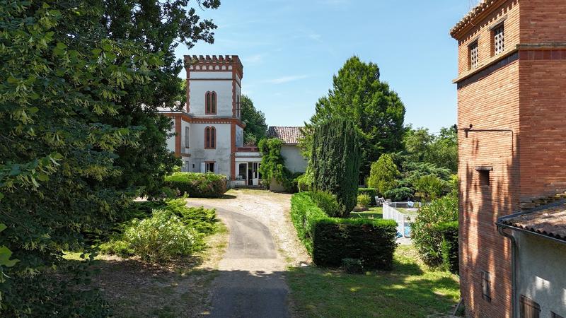 Château - 840 m² - 15 pièces