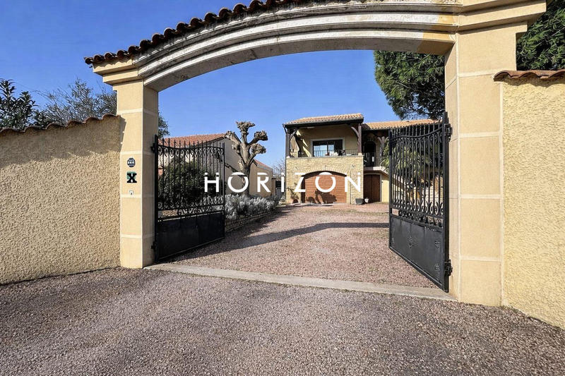 Maison ancienne - 195 m² - 8 pièces