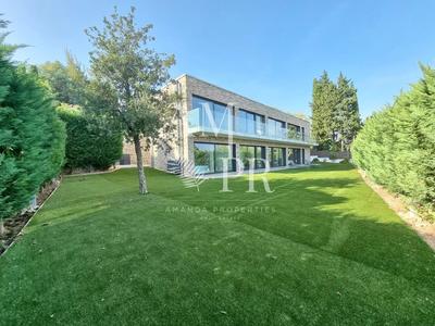 Villa - 290 m² - 6 pièces