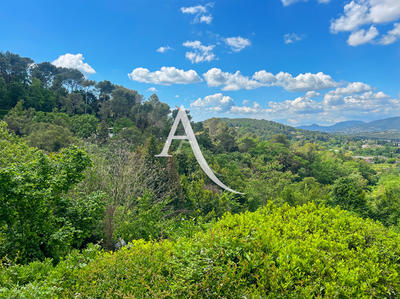 Maison - 260 m² - 6 pièces