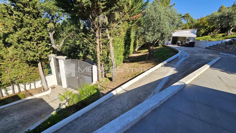 Villa - 353 m² - 6 pièces