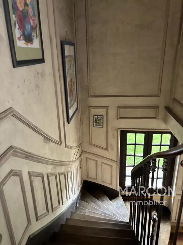 Propriété - 225 m²