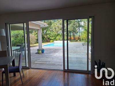 Maison - 250 m² - 8 pièces