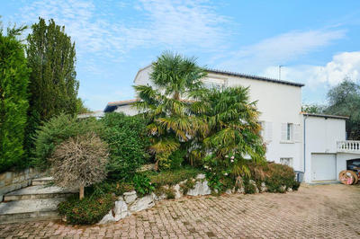 Villa - 216 m² - 6 pièces