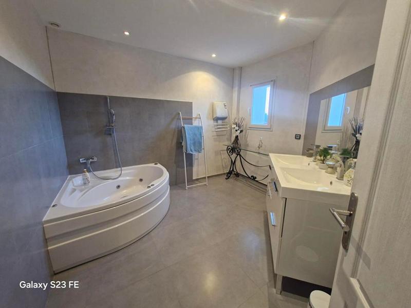 Maison - 190 m² - 7 pièces