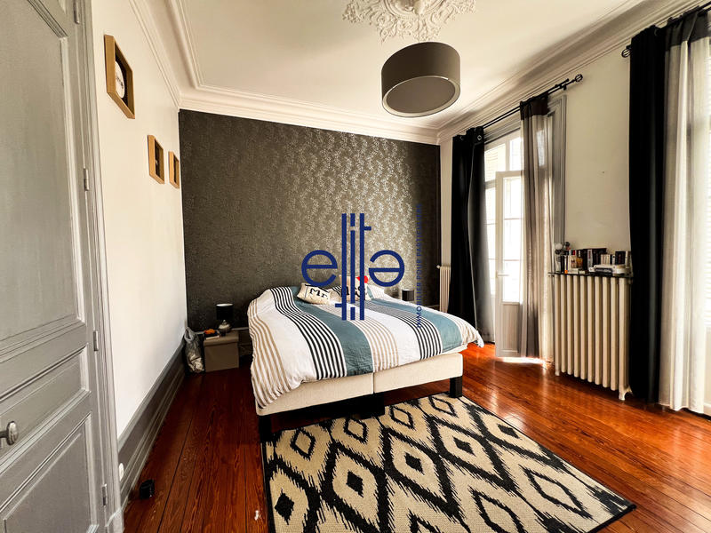 Maison - 204 m² - 9 pièces