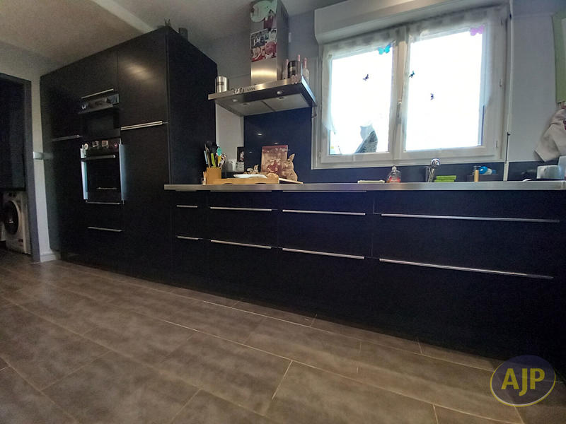 Maison - 94 m² - 5 pièces