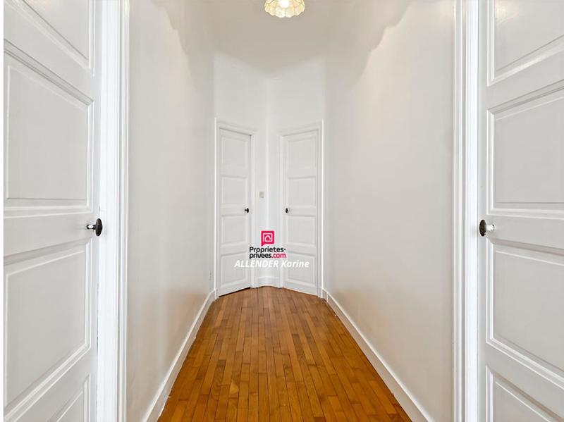 Maison - 263 m² - 8 pièces