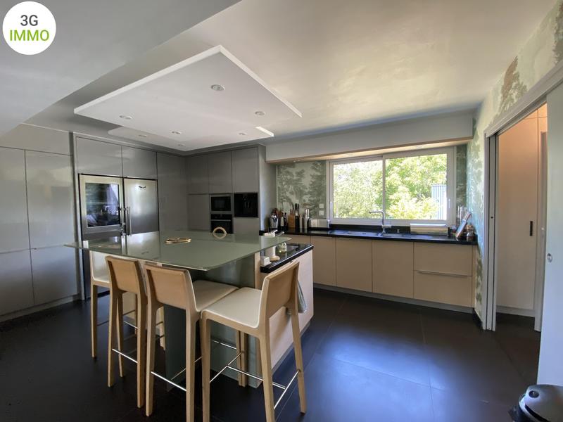 Maison - 251 m² - 8 pièces