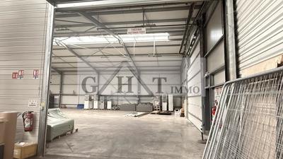Entrepôt - 2 500 m²