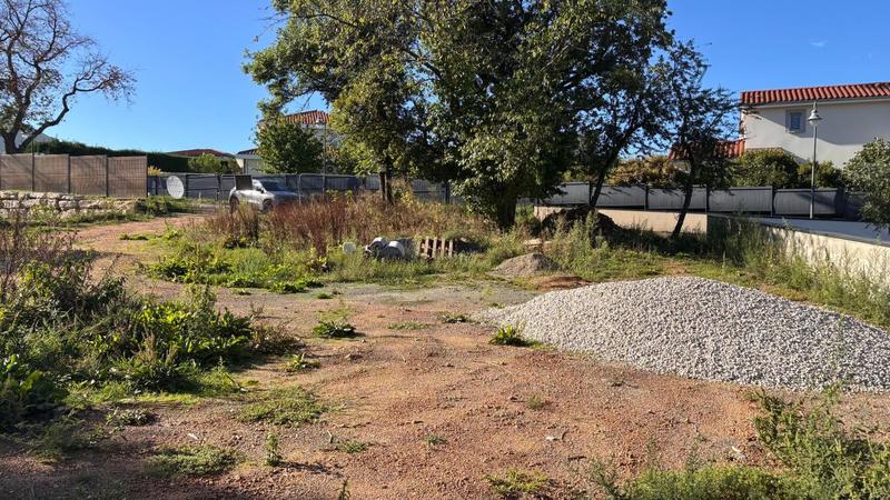 Terrain constructible - 1 018 m²