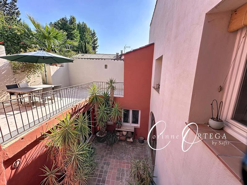 Maison - 220 m² - 7 pièces