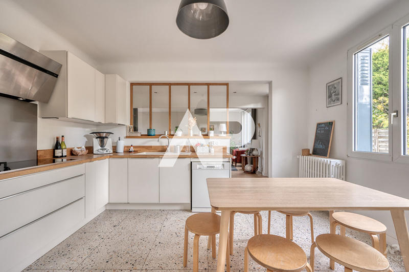 Maison - 206 m² - 10 pièces