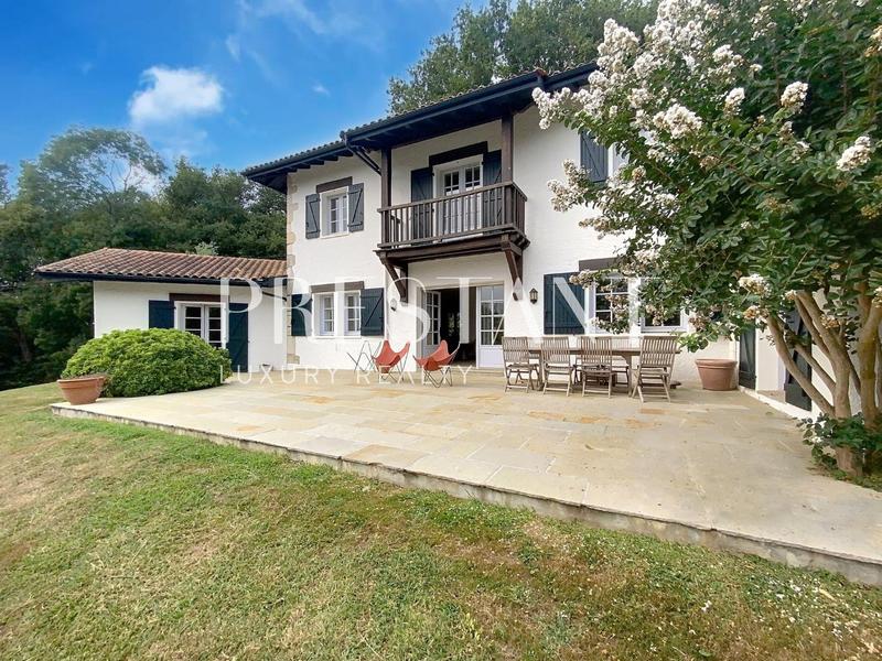 Maison - 250 m² - 7 pièces