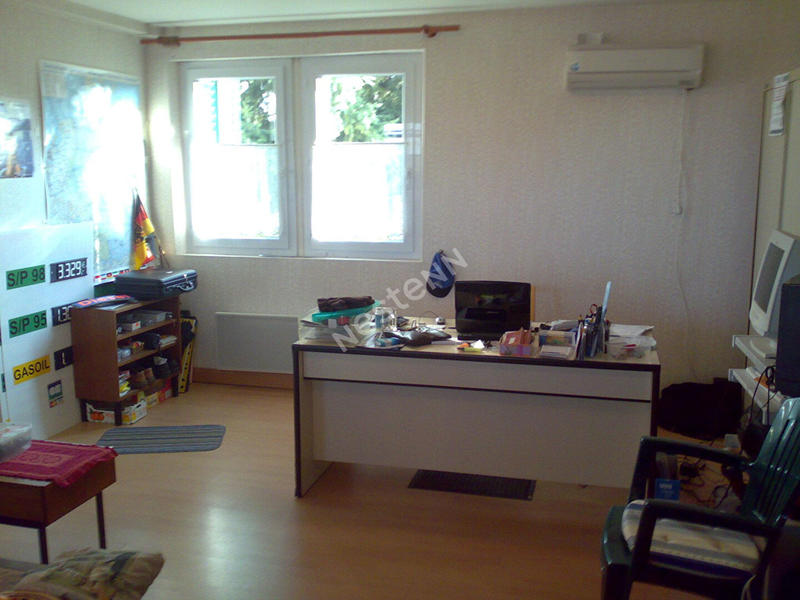 Local commercial - 150 m² - 5 pièces