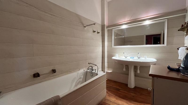 Maison - 340 m² - 9 pièces