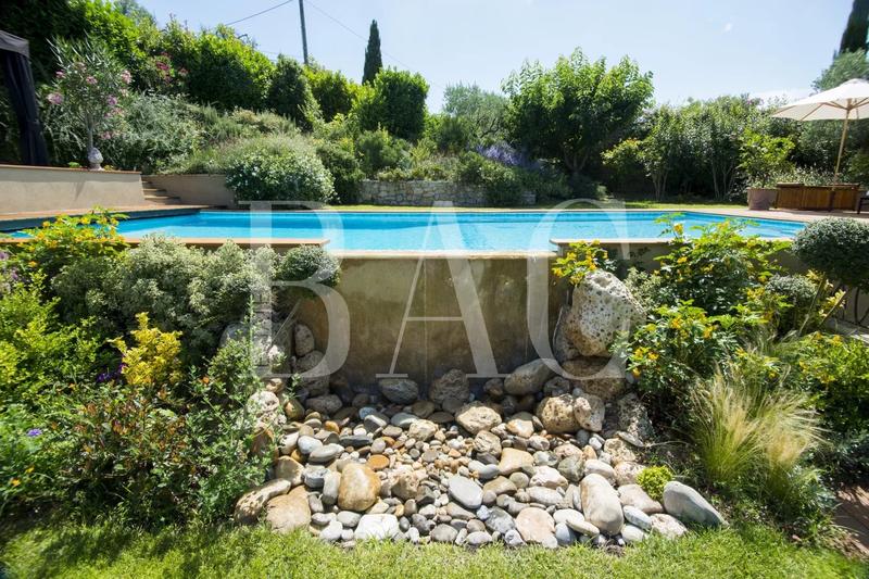 Villa - 402 m² - 12 pièces