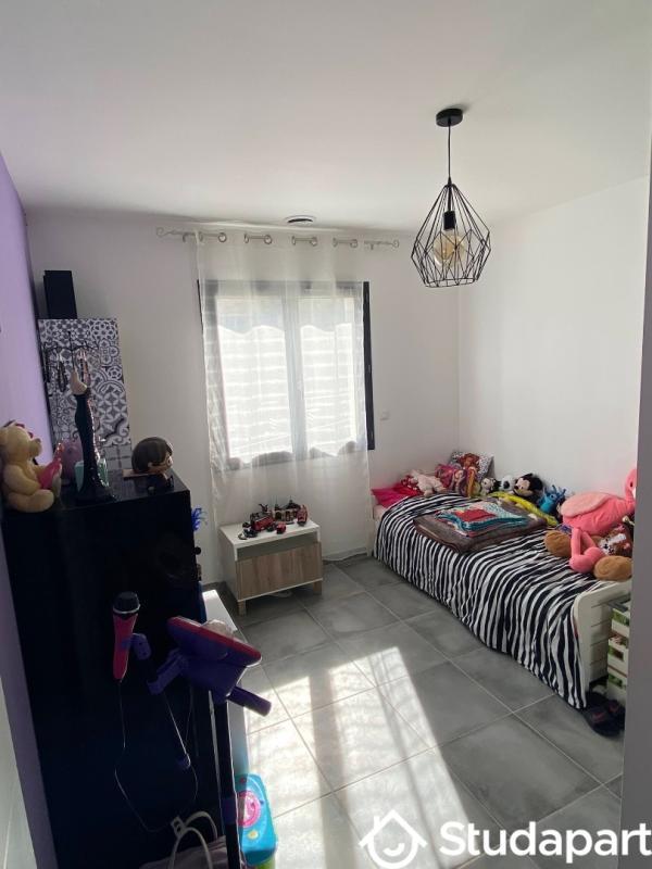 Chambre - 11 m² - 1 pièce