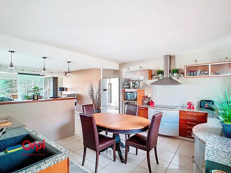 Maison - 210 m² - 6 pièces