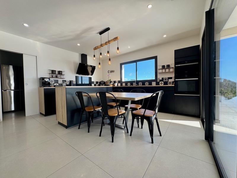 Maison - 185 m² - 7 pièces