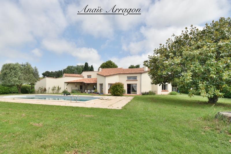 Villa - 275 m² - 6 pièces