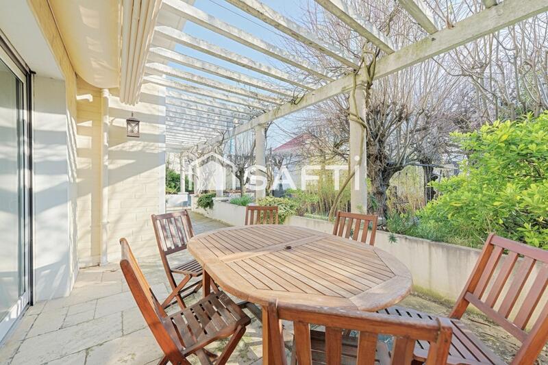 Maison - 220 m² - 7 pièces