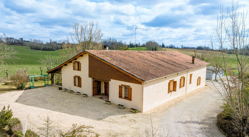 Maison - 410 m² - 11 pièces