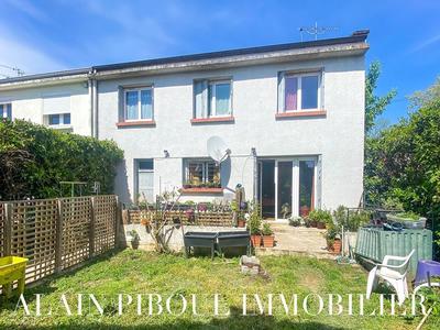 Maison traditionnelle - 90 m² - 4 pièces