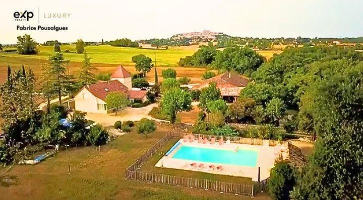 Maison - 715 m² - 29 pièces