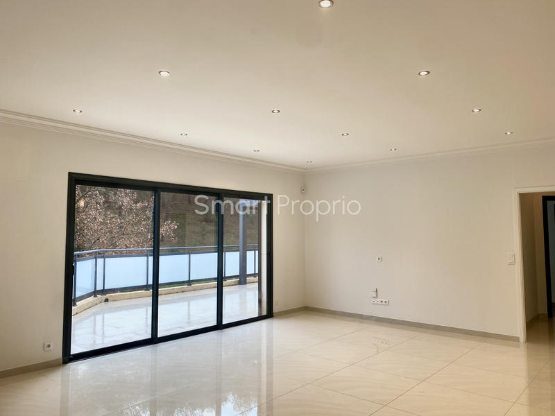 Propriété - 250 m² - 6 pièces