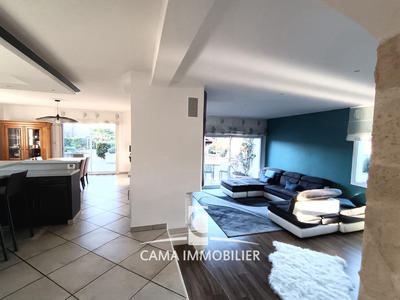 Maison - 270 m² - 10 pièces