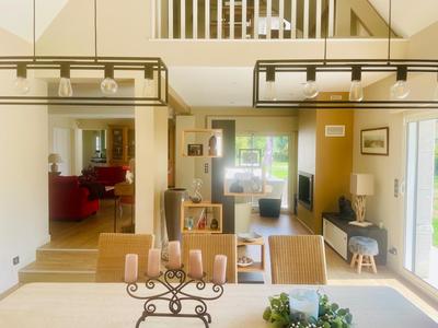 Maison - 370 m² - 8 pièces