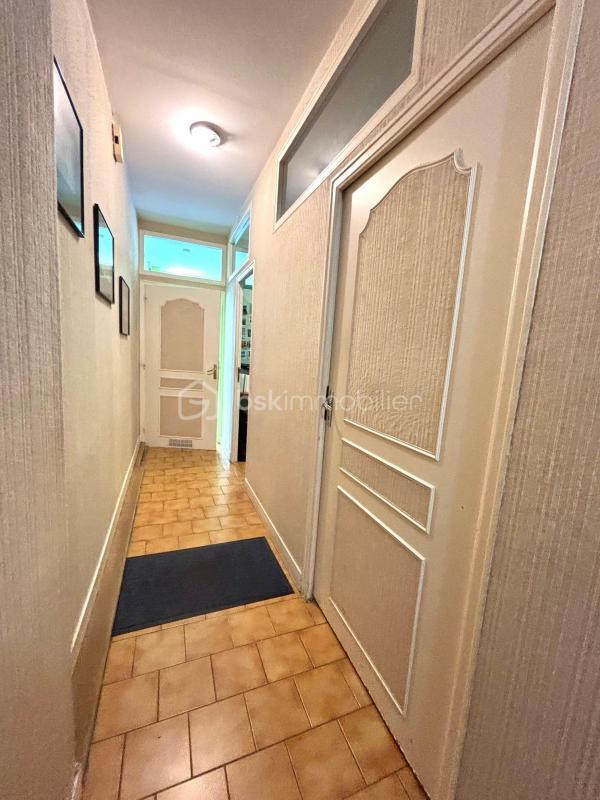 Local d'activité / Entrepôt - 72 m² - 7 pièces