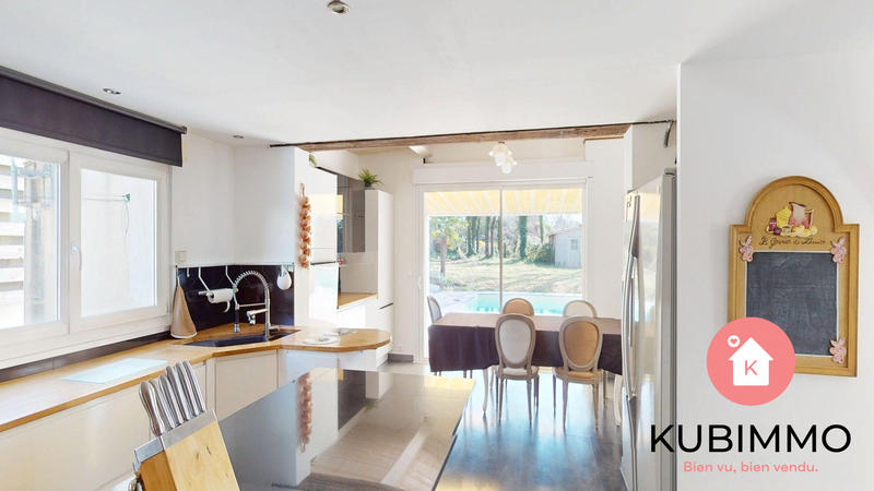 Maison traditionnelle - 189 m² - 6 pièces