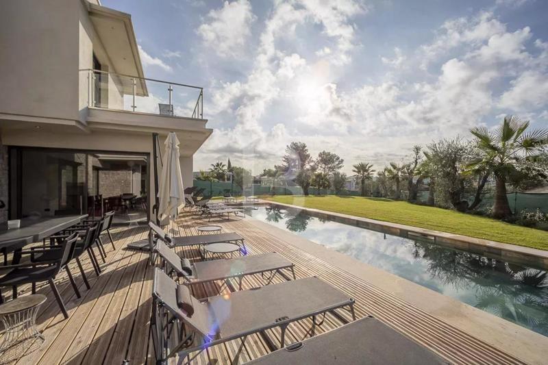 Villa - 265 m² - 7 pièces