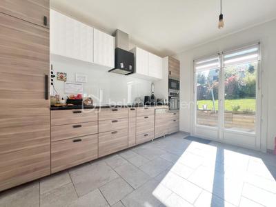 Maison traditionnelle - 147 m² - 6 pièces