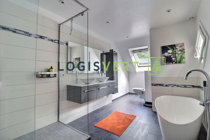 Maison - 198 m² - 8 pièces