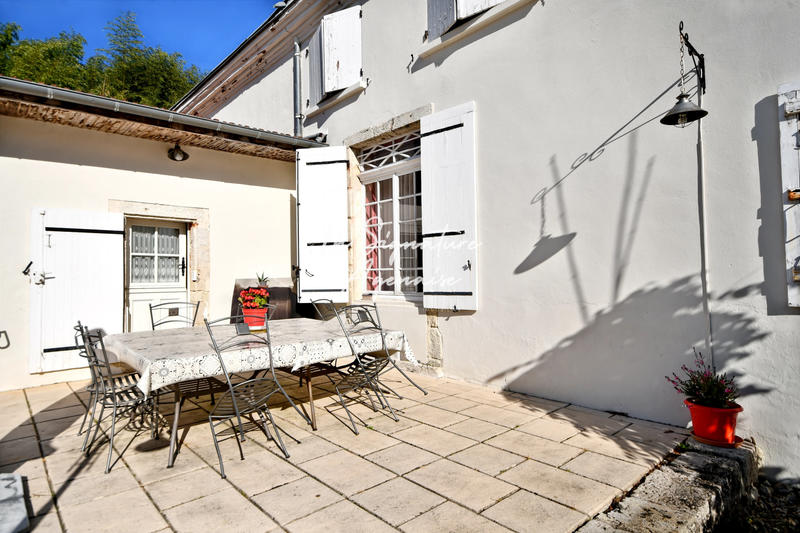 Maison - 341 m² - 16 pièces