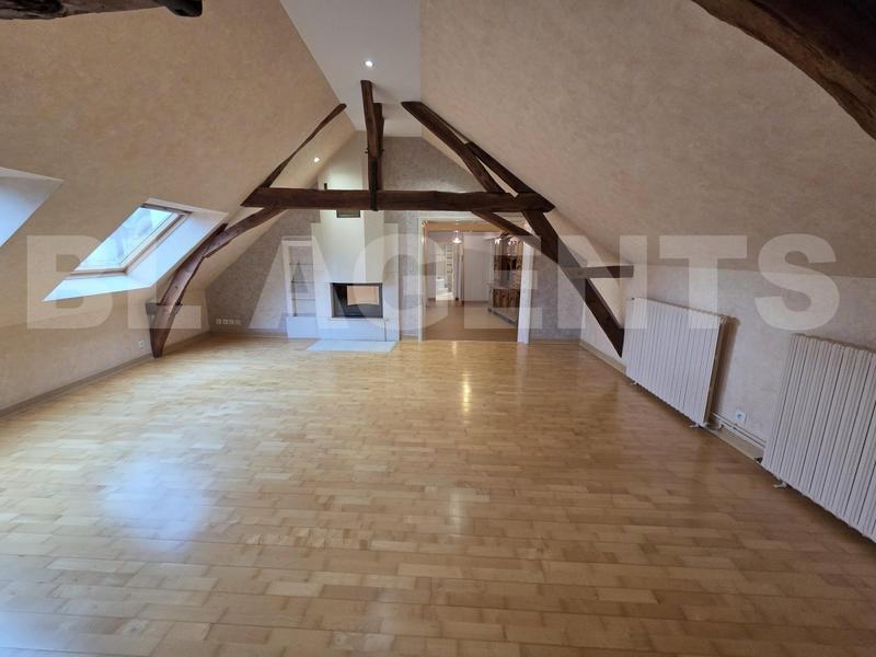 Maison - 202 m² - 8 pièces